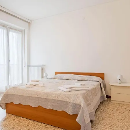 Cosy In Near Convent And Casino *